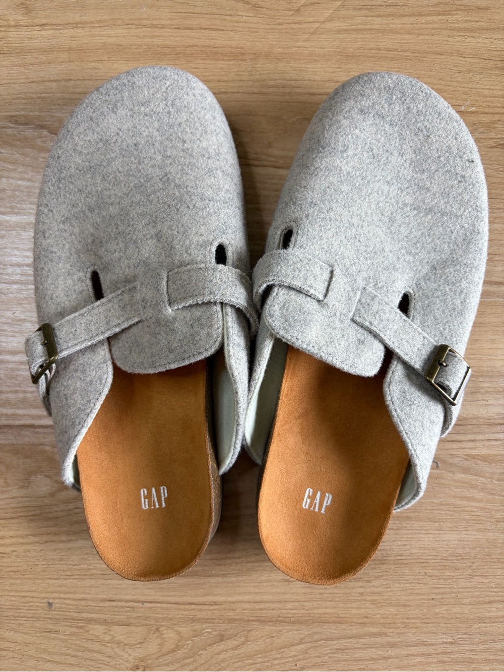 GAP Felt Buckle Clogs – Heather Grey – Size 9
